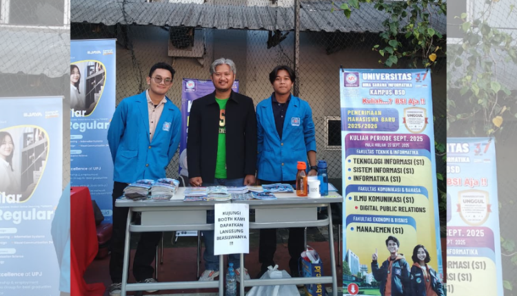 Mahasiswa UBSI bersama Kepala Kampus menghadiri acara pelepasan siswa SMK Letris Indonesia 1 Tangerang Selatan.