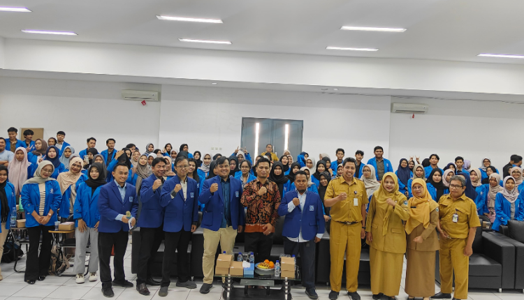 oto bersama narasumber, dosen, dan mahasiswa UBSI Kampus Tegal usai Seminar DEA KOMDIGI