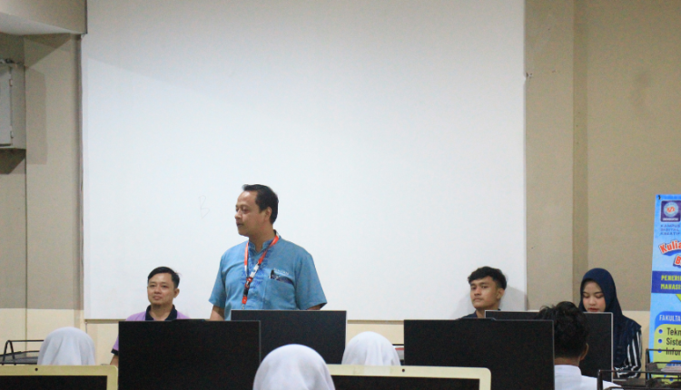 Siswa TKJ SMK Sandikta antusias ikuti workshop Mikrotik bersama UBSI Kampus Jatiwaringin sebagai bekal menghadapi dunia industri jaringan.