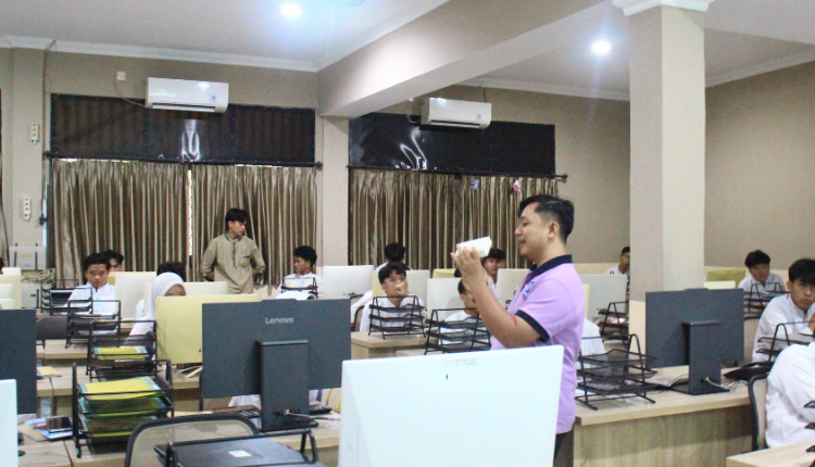 Workshop “Mikrotik untuk Pemula hingga Mahir” di SMK Sandikta bersama UBSI Kampus Jatiwaringin, hadirkan praktik langsung konfigurasi jaringan bagi siswa TKJ.