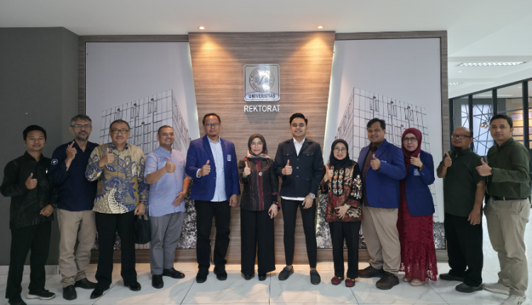 Foto bersama pimpinan UBSI dan STIKOM CKI sebagai penanda resmi terjalinnya kerja sama pendidikan dan Tri Dharma