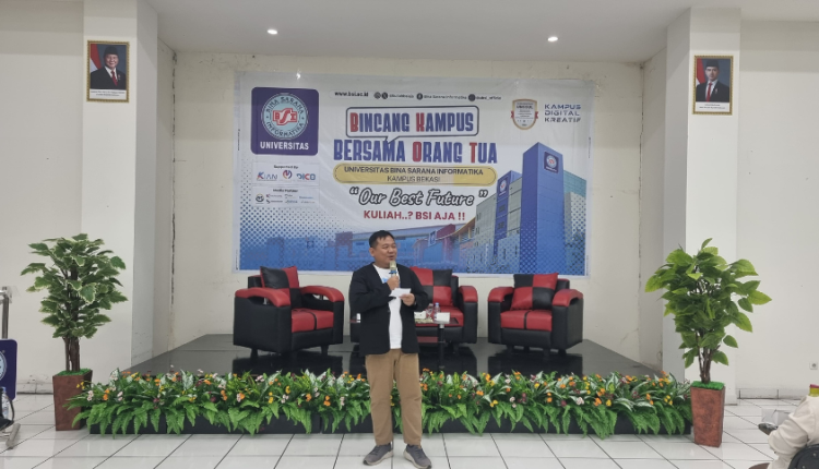 Kepala Kampus UBSI Bekasi Cut Mutia menyampaikan pentingnya peran orang tua dalam mendukung pendidikan mahasiswa pada acara BKOT