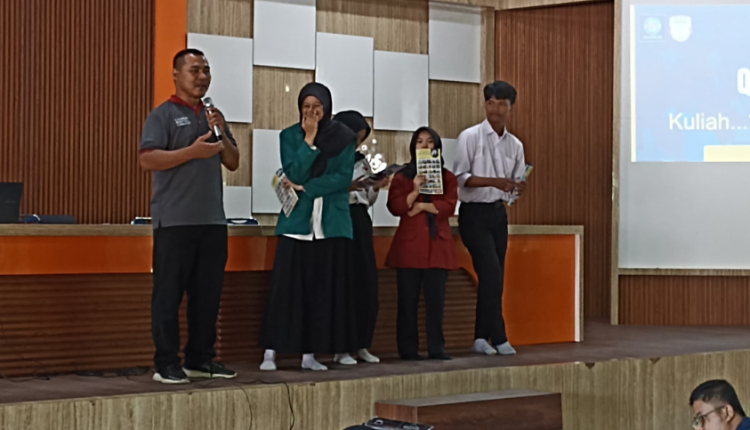 UBSI sosialisasikan program beasiswa kepada siswa kelas 12 SMKN 3 Kota Bogor.