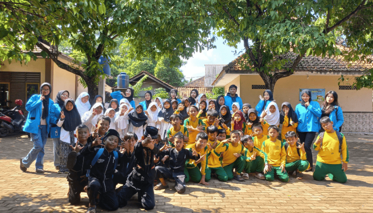 Mahasiswa UBSI Kampus Cikampek Tanamkan Cinta Budaya dan Kesadaran HAM Sejak Dini di SDN 2 Cibening Purwakarta