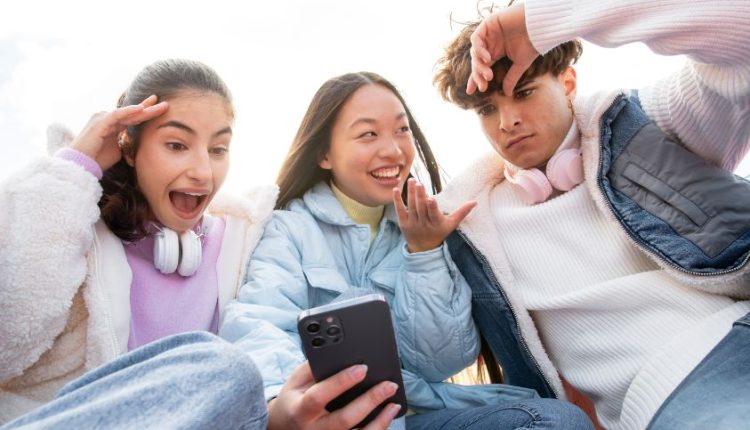 Healing, FOMO, hingga Ghosting, Menafsir Bahasa Gen Z yang Sarat Makna