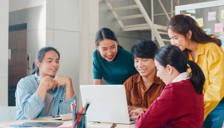 Generasi Digital Bangkit! Kuliah Komunikasi Jadi Senjata Ampuh Menaklukkan Era Konten & Kreativitas