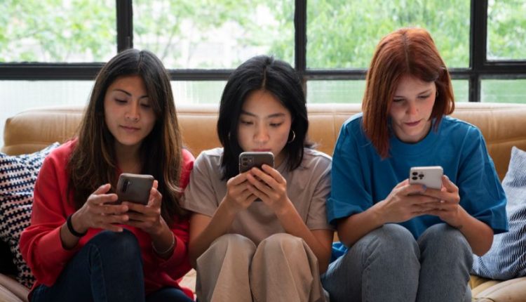 Bijak Bermedsos! Etika Digital Penentu Masa Depan Akademik dan Karier