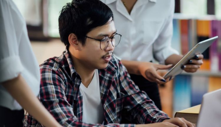 Mahasiswa vs Teknologi