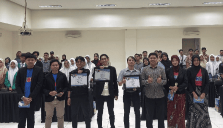 Foto bersama usai Seminar Kemerdekaan Digital UBSI Kampus Cibitung dengan tema AI for Education: Wujudkan Transformasi Pendidikan
