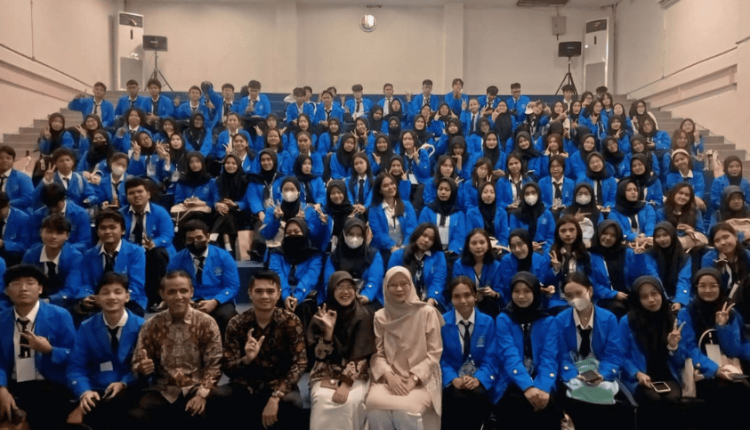 Foto Bersama Panitia dan Peserta ORMIK UBSI Kampus Cengkareng 2025