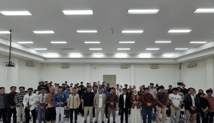Foto bersama, Jalur Undangan Jadi Sarana Relasi Sekolah-Kampus dalam Literasi Digital UBSI Kampus Bekasi