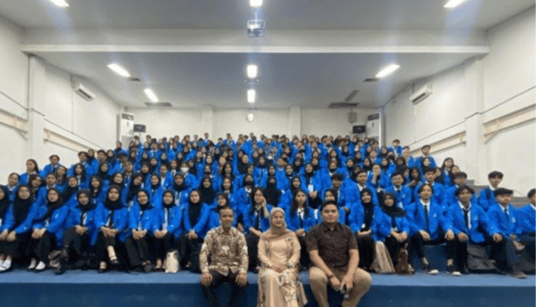 Foto bersama UBSI Kampus Cengkareng Lewat ORMIK 2025