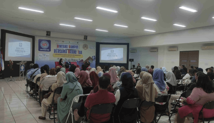 Suasana seminar Bincang Kampus Bersama Orang Tua di Aula UBSI Kampus Kalimalang, menghadirkan dialog interaktif antara pihak kampus dan orang tua calon mahasiswa baru