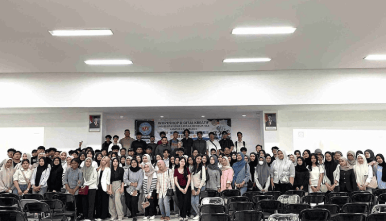 Foto bersama peserta dan pemateri dalam Workshop Digital Kreatif bertema “Membangun Personal Branding di Era Digital”