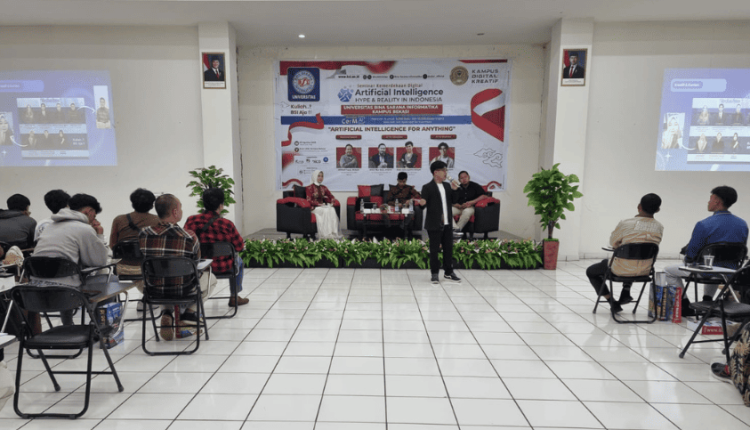 Narasumber sedang memaparkan materi AI dalam Seminar Kemerdekaan Digital di UBSI, Siswa pulang dengan wawasan AI 