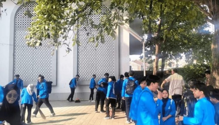 UBSI Kampus Cengkareng Dorong Mahasiswa Baru Peduli Lingkungan Lewat Bakti Sosial