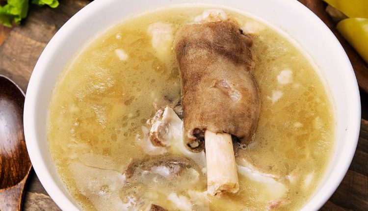 Rahasia di Balik Semangkuk Sop Ceker, Solusi Murah Cegah Stunting