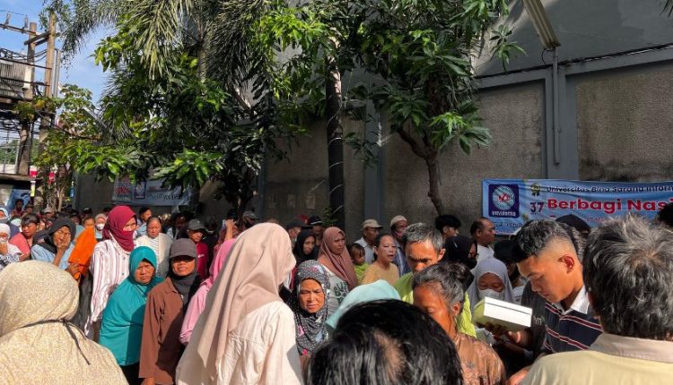 Warga dengan Aksi