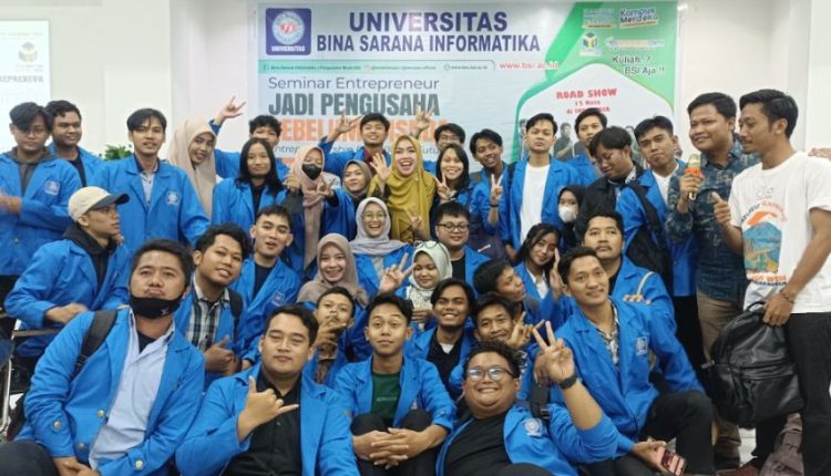 Ratusan Mahasiswa