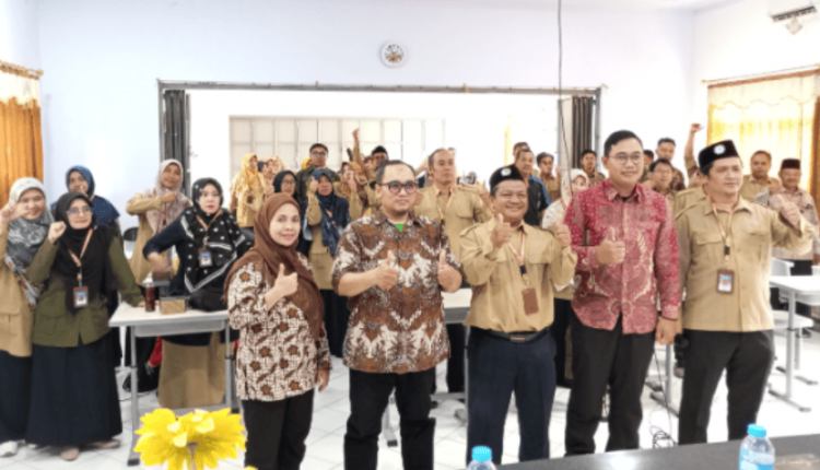 Dosen Universitas Bina Sarana Informatika (UBSI) foto bersama usai kegiatan diseminasi penelitian dan serah terima aplikasi di SMK Muhammadiyah Bumiayu