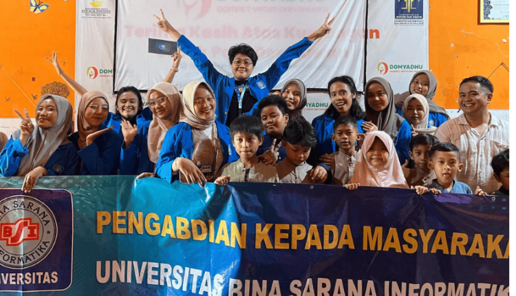 Foto bersama UBSI seusai kegiatan edukasi rajin menabung sejak dini di Asrama Asuh LAZNAS Dompet Yatim Dhuafa Jakarta Selatan
