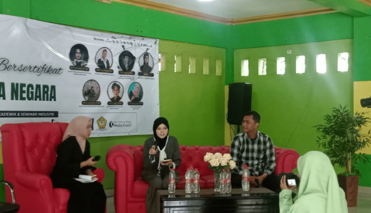 Nabila Rohimah saat membagikan inspirasi dan pengalaman menjadi konten kreator di Workshop Digital Kreatif UBSI dan SMK Citra Negara Depok