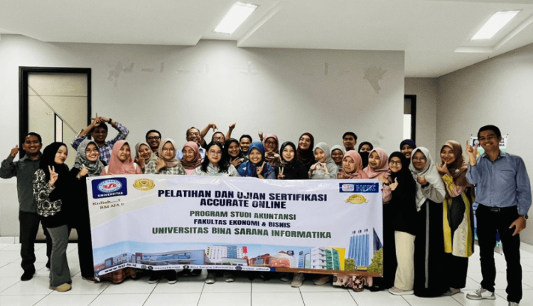 Foto bersama para dosen peserta Workshop dan Sertifikasi Accurate yang diselenggarakan oleh Universitas BSI di Kampus Kramat 98, Jakarta