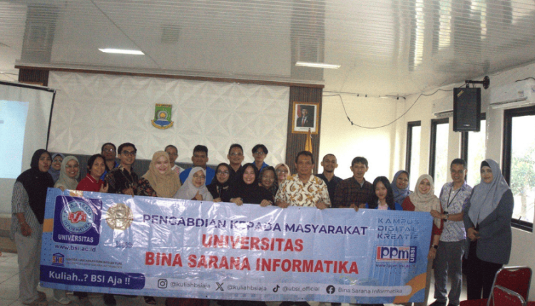 Foto bersama tim dosen Universitas Bina Sarana Informatika (UBSI) dan peserta Pelatihan Public Speaking untuk pengurus RT 09/RW 12 di Kelurahan Paninggilan Utara, Kota Tangerang