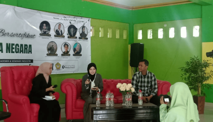 Selebgram Nabila Rohimah membagikan tips menjadi konten kreator sukses kepada siswa SMK Citra Negara dalam Workshop Digital Kreatif kolaborasi UBSI dan DICO