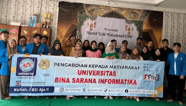 Foto bersama tim dosen UBSI dan peserta Remaja Masjid Baitul Halim usai kegiatan pelatihan “PowerPoint Interaktif untuk Remaja Masjid Baitul Halim” yang diselenggarakan oleh UBSI