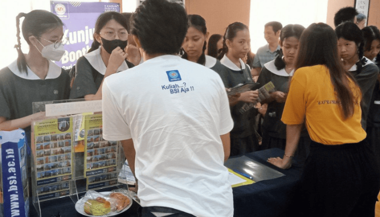 UBSI ajak siswa dan orang tua Sekolah Cinta Kasih Tzu Chi memahami tantangan dan peluang era digital melalui kegiatan Edufair 2025