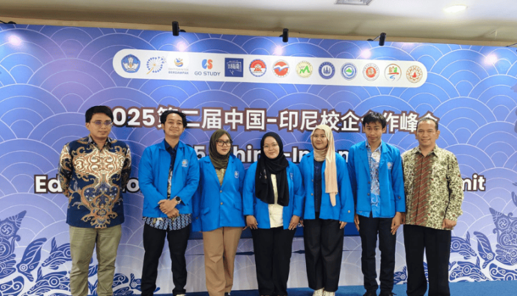 Foto bersama perwakilan UBSI dengan peserta dan delegasi dalam acara China–Indonesia Education–Industry Collaboration Summit 2025 di Gedung Kemendikti Saintek, Jakarta