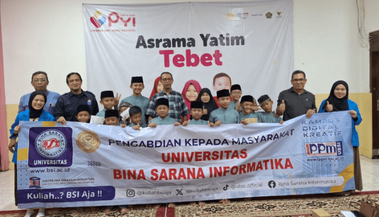 Foto bersama Tim Pengabdian kepada Masyarakat UBSI dengan anak-anak Panti Yatim Indonesia Tebet usai kegiatan edukasi literasi keuangan bertema “Menabung Sejak Dini”
