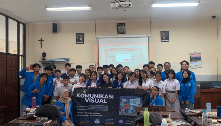 Foto bersama tim UBSI dan siswa SMK Grafika Desa Putera setelah kegiatan edukasi tentang peran komunikasi visual dalam penyampaian pesan yang efektif