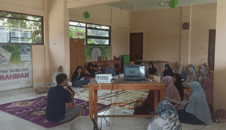 Suasana UBSI Gelar Pelatihan Digital Marketing Berbasis Komunitas di Majelis Ta’lim Az Zahra