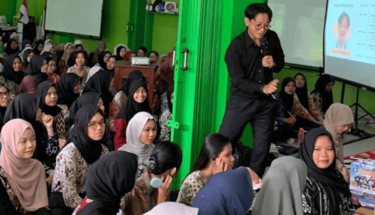 DICO dan Kampus Digital Kreatif UBSI memandu siswa SMK Citra Negara membangun citra diri positif di dunia digital