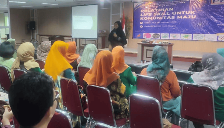 Suasana pelatihan desain kreatif dengan Canva yang digelar UBSI untuk anggota Majlis Taklim Darussalam Bogor