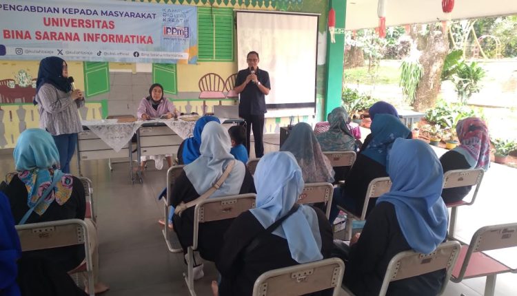 Belajar Bicara, Belajar Percaya Diri! UBSI Bangun Potensi Kader PKK Bambu Apus Lewat Public Speaking