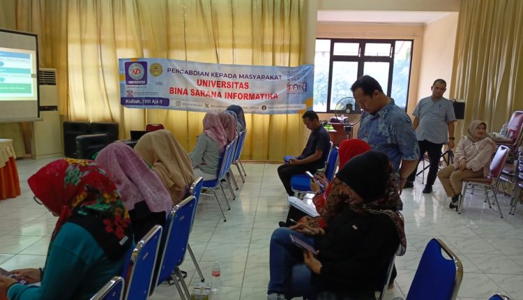 Ibu-ibu PKK Kini Melek Digital! UBSI Ajak Warga Cibubur Kreasi Konten Menarik Lewat CapCut
