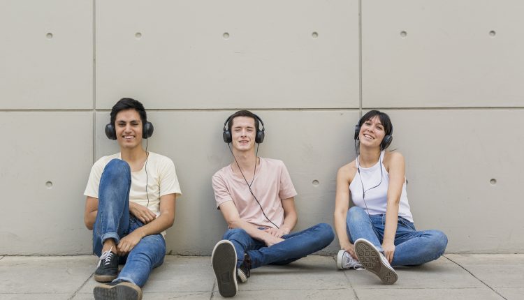 Gen Z Pintar, tapi Kok Perusahaan Ragu? Ini Masalah Soft Skill yang Sering Terjadi