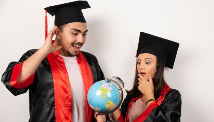 Wisuda Tinggal Selangkah? Susun Peta Karirmu Biar Nggak Tersesat di Dunia Kerja!