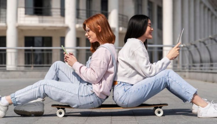 Di Era Serba Cerdas, Gen Z Tak Bisa Jalan Tanpa AI