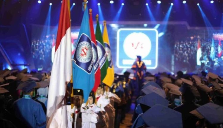 Wisuda UBSI ke-62