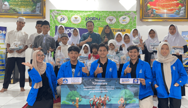 Foto bersama mahasiswa UBSI Kampus Cikarang dan anak-anak panti asuhan dalam kegiatan Penguatan Wawasan Nusantara