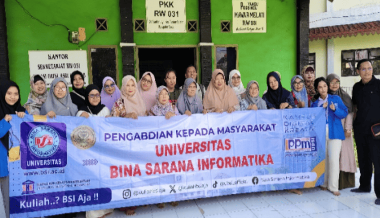 Foto bersama dosen Universitas Bina Sarana Informatika (UBSI) dan kader Posyandu Mawar Melati usai pelatihan pembuatan konten edukasi menggunakan Canva