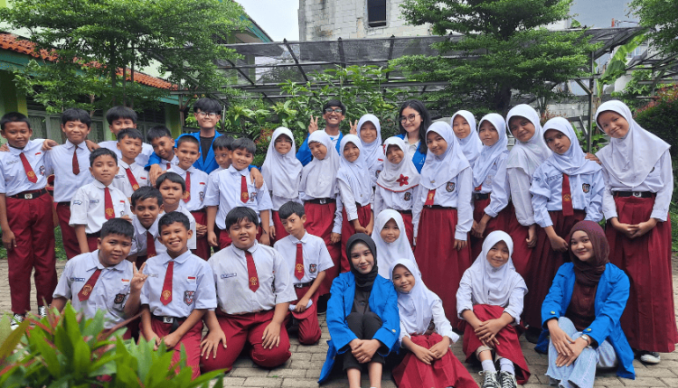 Mahasiswa UBSI Kampus Margonda Tanamkan Etika Pancasila kepada Siswa SDN 01 Pondok Ranggon