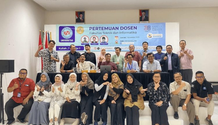 Foto bersama saat pertemuan akademik di Aula UBSI Slipi membahas implementasi kurikulum Outcome Based Education (OBE)