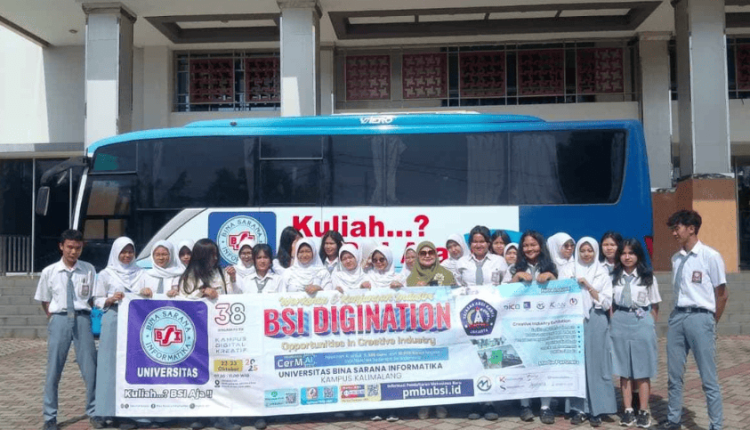 Foto bersama peserta, pemateri, dan tim UBSI Kampus Kalimalang usai pelaksanaan Workshop AI dan kunjungan industri dalam rangka BSI Digination 2025
