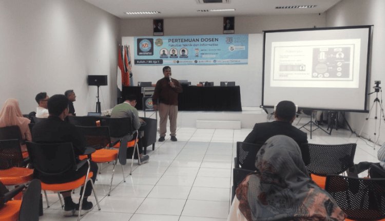 Suasana pertemuan akademik Fakultas Teknik dan Informatika UBSI di Aula UBSI Slipi mengenai implementasi dan evaluasi kurikulum Outcome Based Education (OBE)
