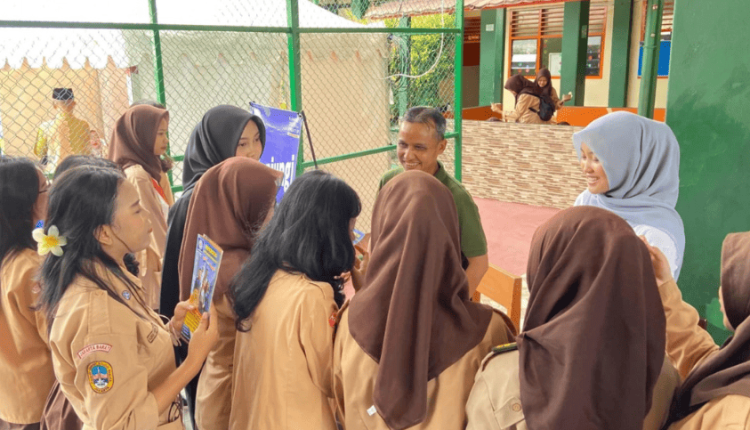 Suasana antusias siswa SMK Tunas Harapan Jakarta Barat saat mengikuti Edufair 2025, mendengarkan pemaparan dari tim UBSI